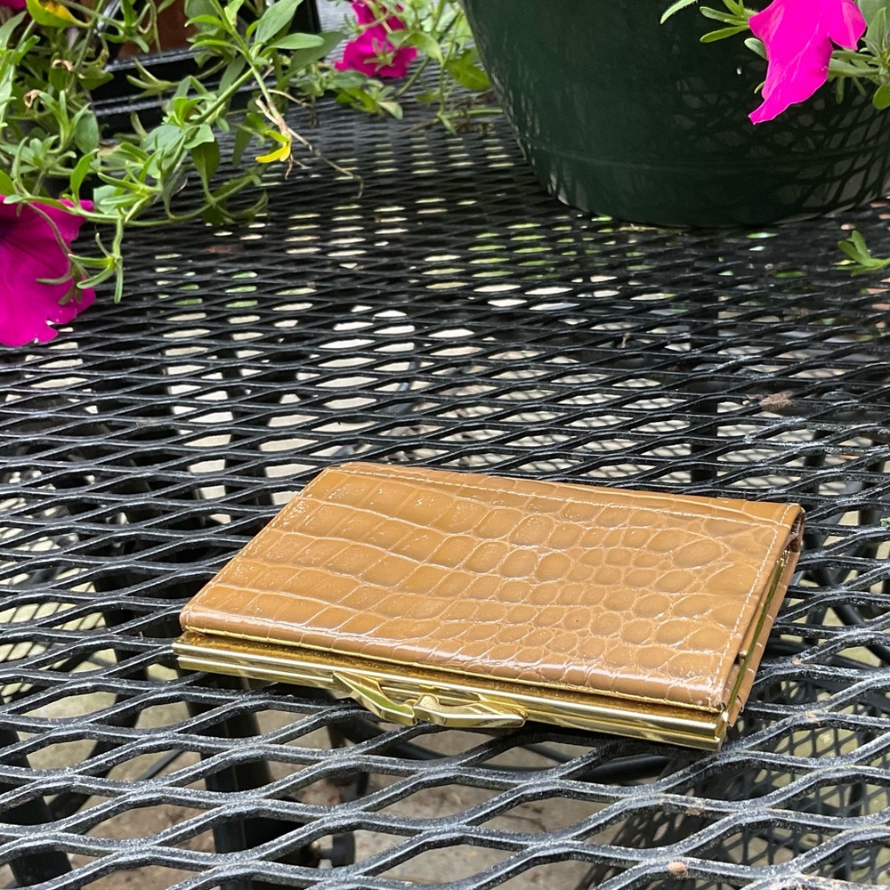 Quality Tan & Gold Alligator Nice Feel Skin Texture Wallet! - Picture 1 of 16